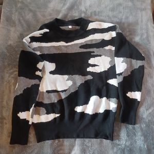 Camouflage sweater sz M